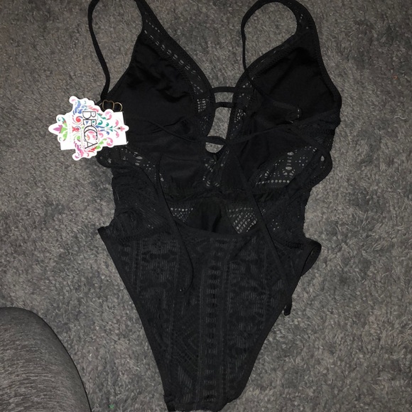 Black one piece - Picture 4 of 4